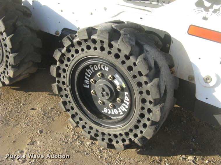 image for item L3909 2014 Bobcat S650 skid steer