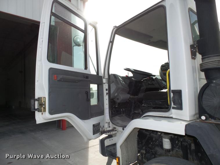 image for item L4114 2007 Freightliner FC80 street sweeper truck