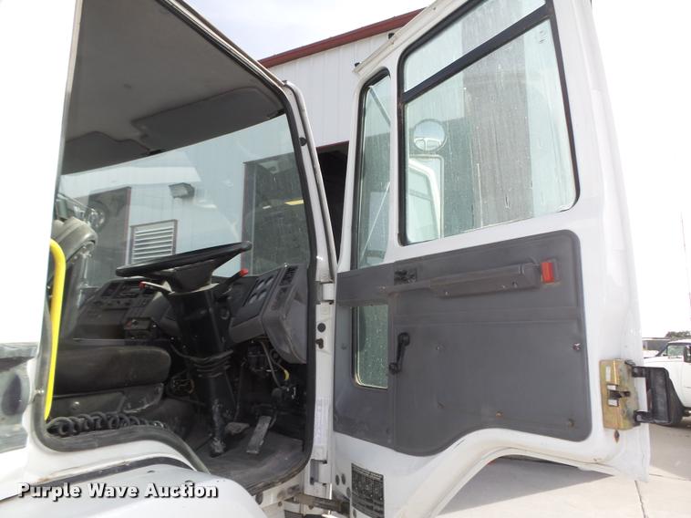 image for item L4114 2007 Freightliner FC80 street sweeper truck