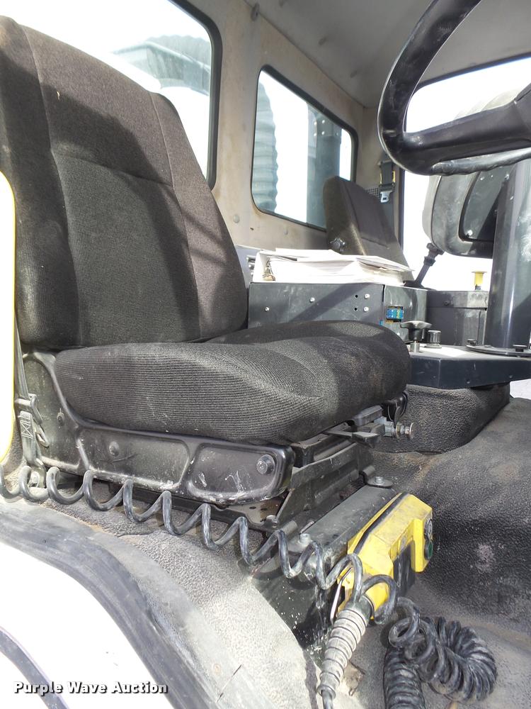 image for item L4114 2007 Freightliner FC80 street sweeper truck