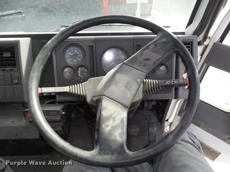 image for item L4114 2007 Freightliner FC80 street sweeper truck