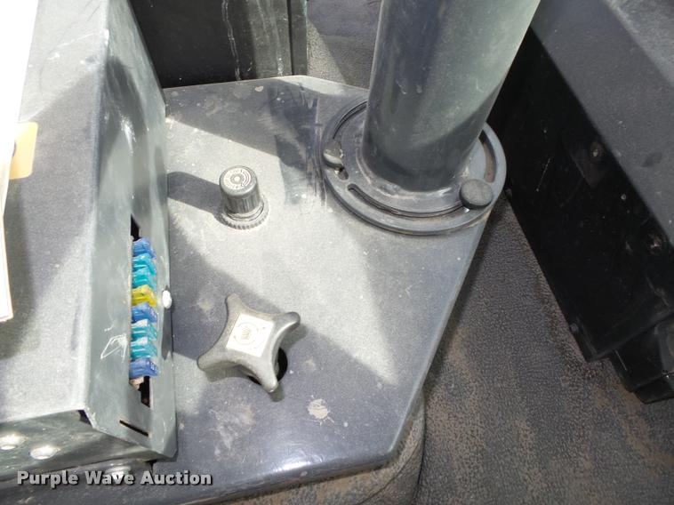 image for item L4114 2007 Freightliner FC80 street sweeper truck