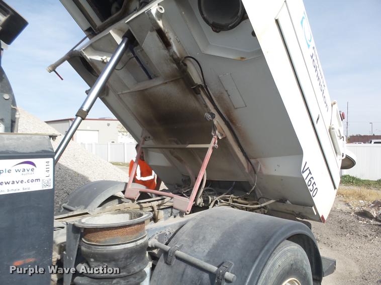 image for item L4114 2007 Freightliner FC80 street sweeper truck