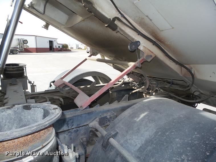 image for item L4114 2007 Freightliner FC80 street sweeper truck