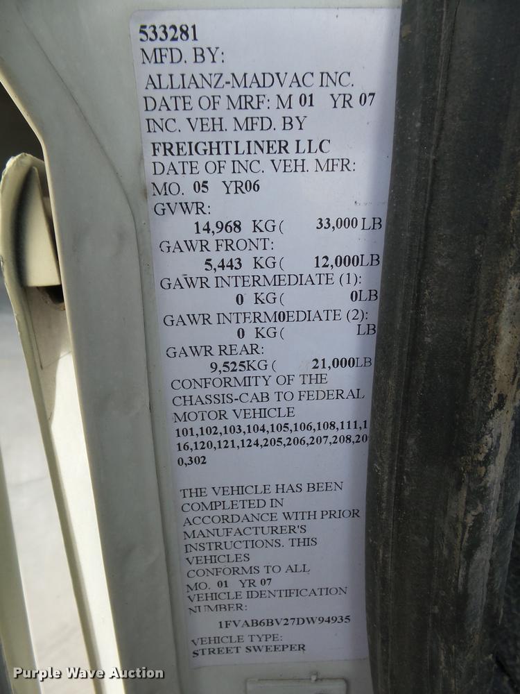 image for item L4114 2007 Freightliner FC80 street sweeper truck