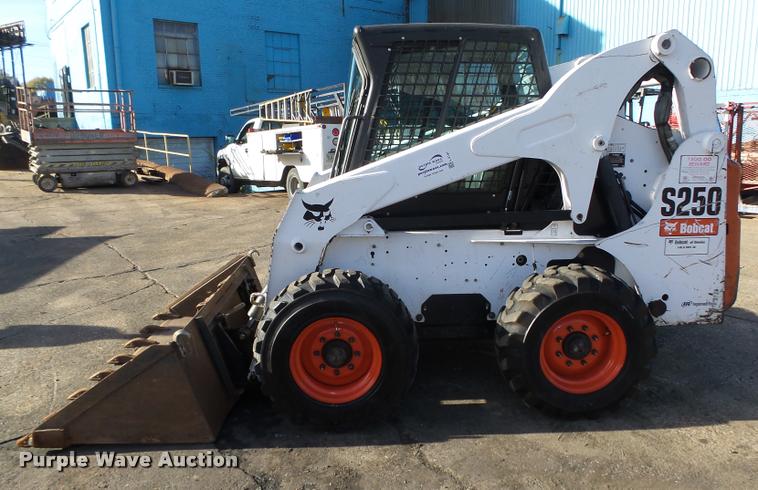 image for item L4147 2006 Bobcat S250 skid steer