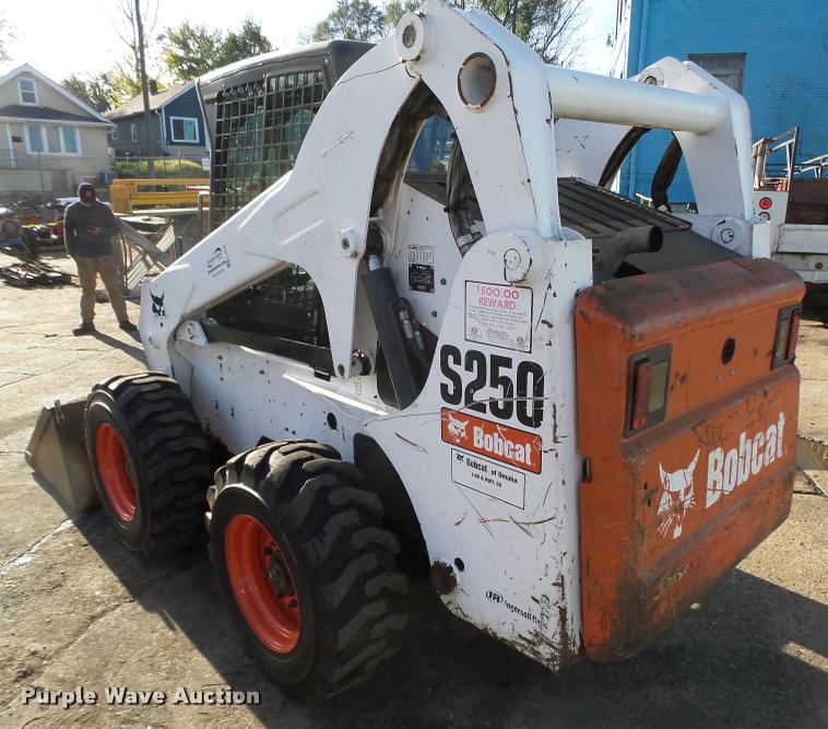 image for item L4147 2006 Bobcat S250 skid steer