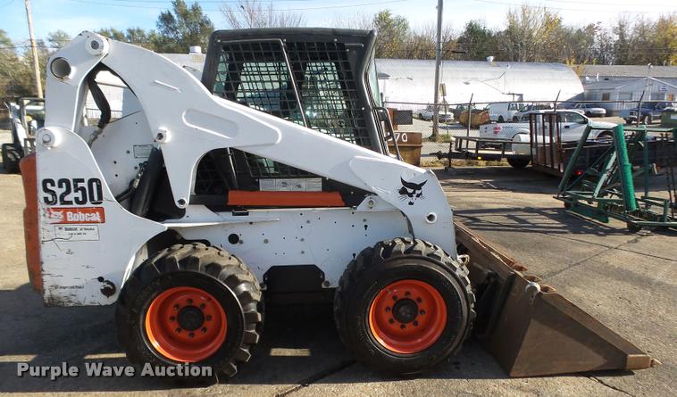 image for item L4147 2006 Bobcat S250 skid steer
