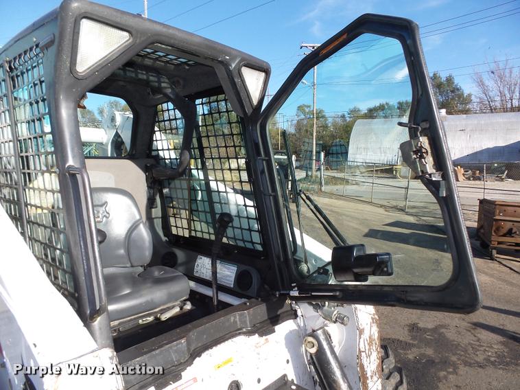 image for item L4147 2006 Bobcat S250 skid steer
