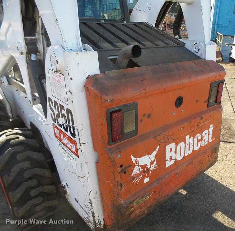 image for item L4147 2006 Bobcat S250 skid steer