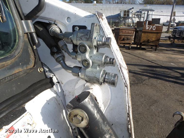 image for item L4147 2006 Bobcat S250 skid steer