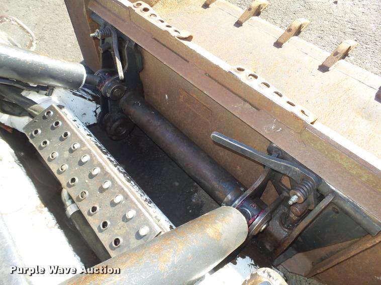 image for item L4147 2006 Bobcat S250 skid steer