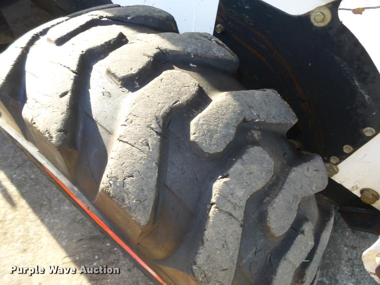 image for item L4147 2006 Bobcat S250 skid steer