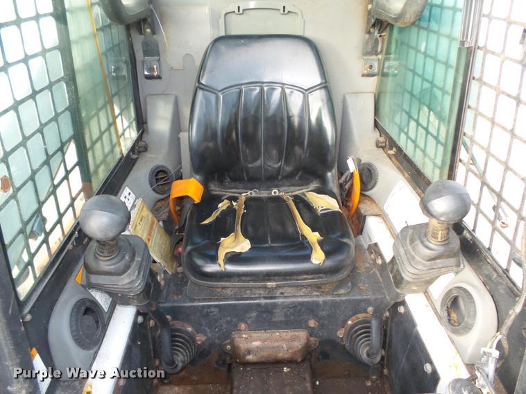 image for item L4189 2002 Bobcat S185 skid steer