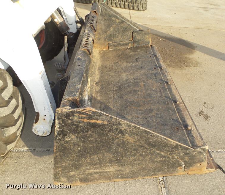 image for item L4189 2002 Bobcat S185 skid steer
