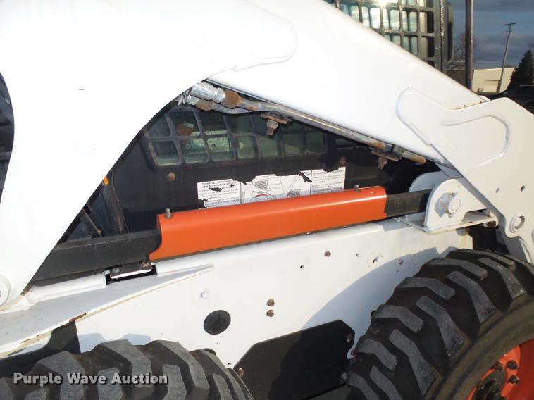 image for item L4189 2002 Bobcat S185 skid steer