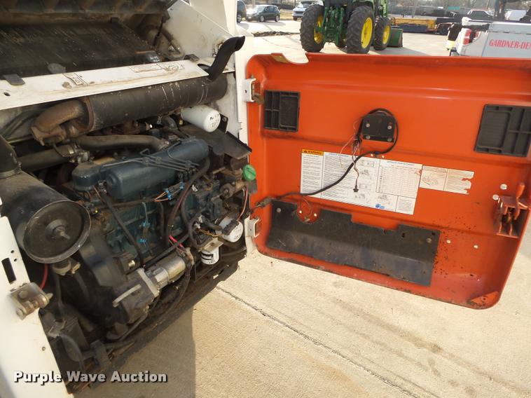 image for item L4189 2002 Bobcat S185 skid steer