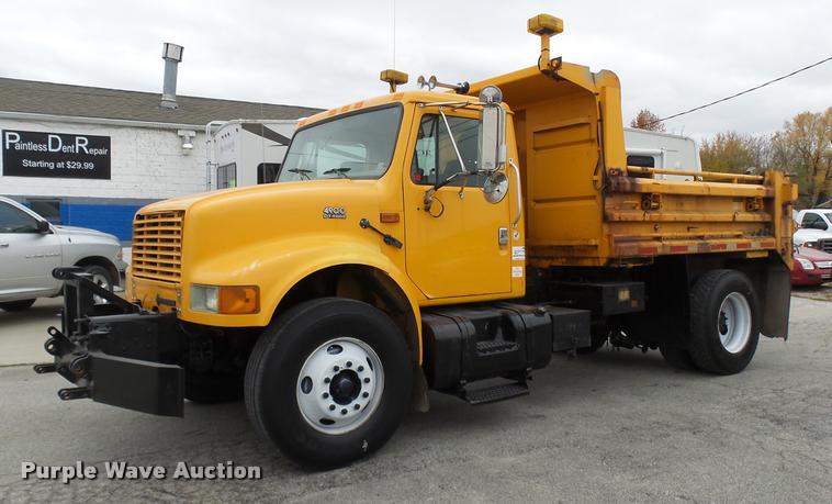 image for item L7174 2002 International 4900 dump truck