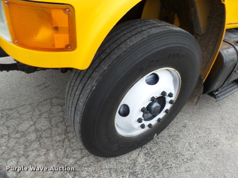 image for item L7174 2002 International 4900 dump truck