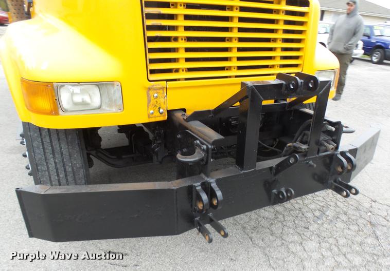 image for item L7174 2002 International 4900 dump truck