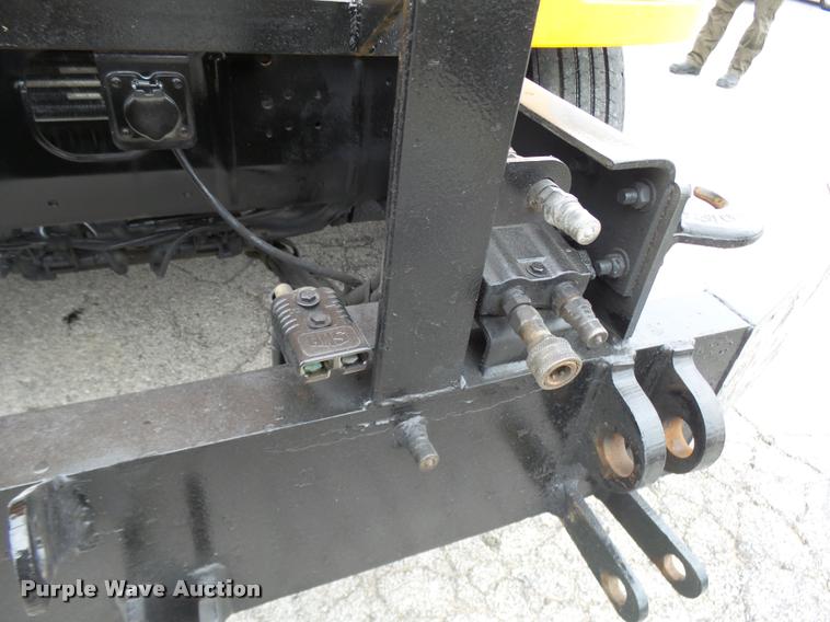 image for item L7174 2002 International 4900 dump truck