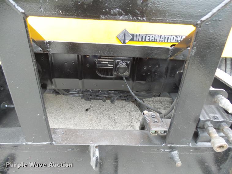 image for item L7174 2002 International 4900 dump truck