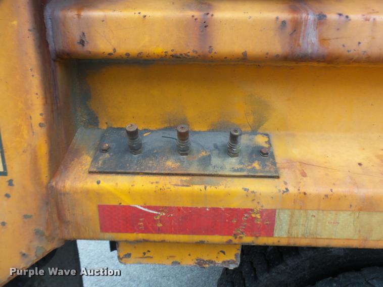 image for item L7174 2002 International 4900 dump truck