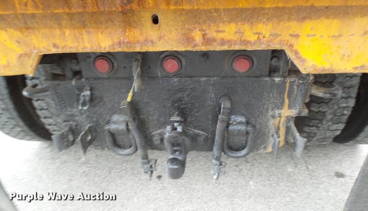 image for item L7174 2002 International 4900 dump truck