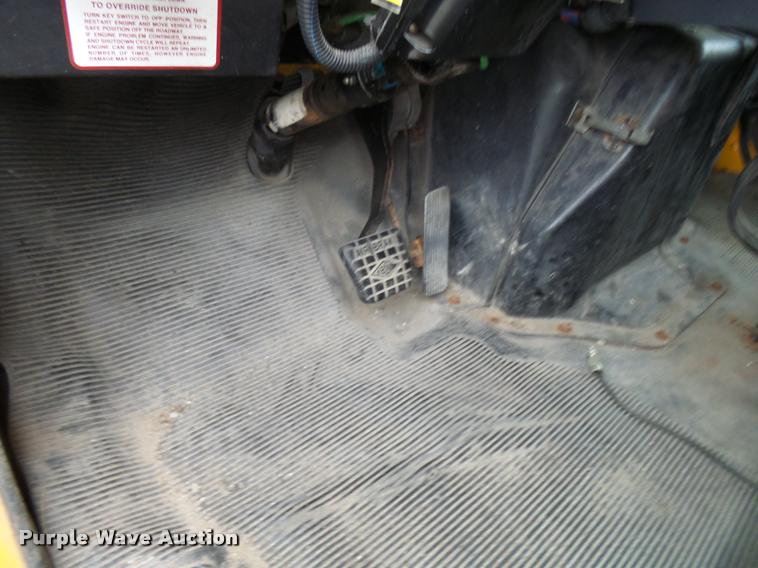 image for item L7174 2002 International 4900 dump truck