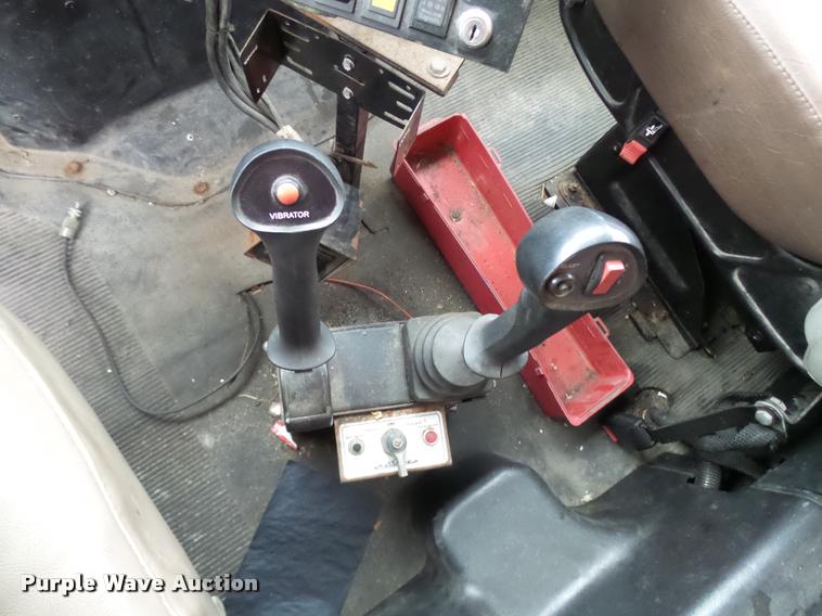 image for item L7174 2002 International 4900 dump truck