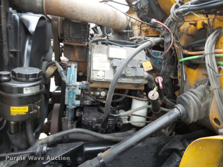 image for item L7174 2002 International 4900 dump truck