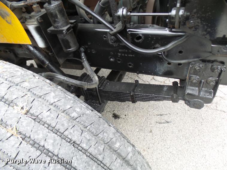 image for item L7174 2002 International 4900 dump truck