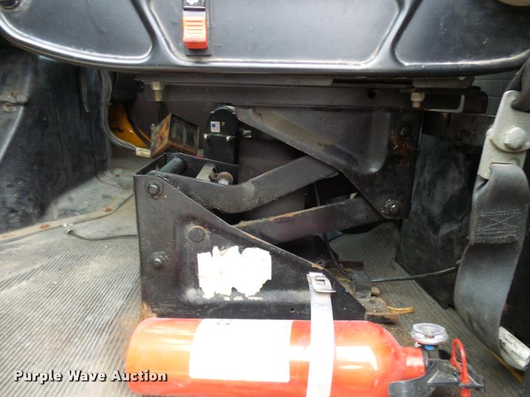 image for item L7174 2002 International 4900 dump truck