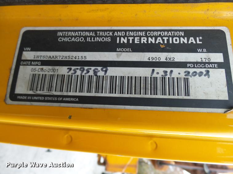 image for item L7174 2002 International 4900 dump truck