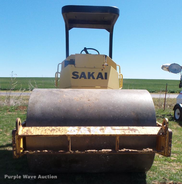 image for item L7483 Sakai SV400D single drum vibratory roller