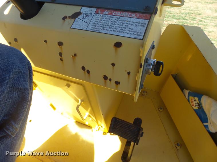 image for item L7483 Sakai SV400D single drum vibratory roller