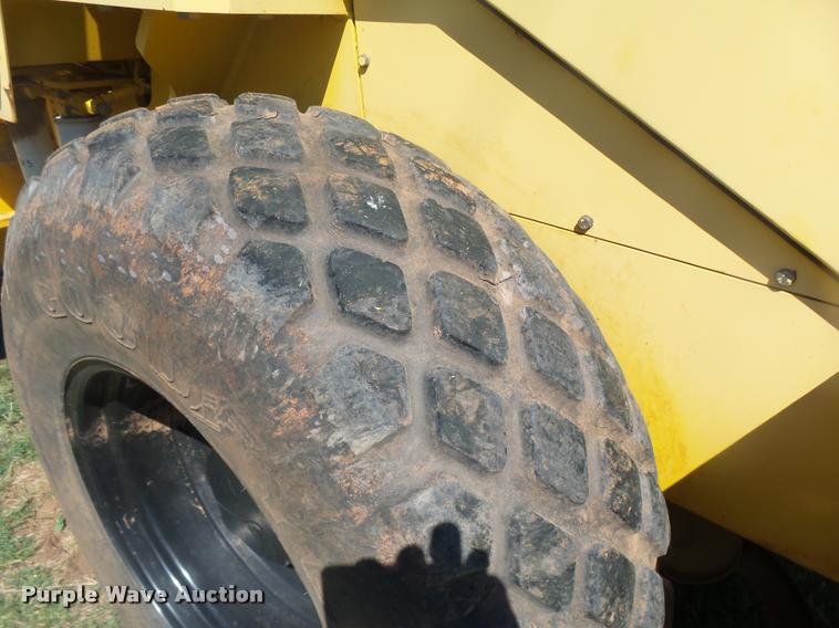 image for item L7483 Sakai SV400D single drum vibratory roller