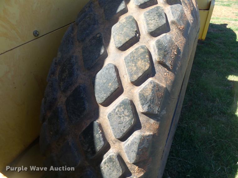 image for item L7483 Sakai SV400D single drum vibratory roller