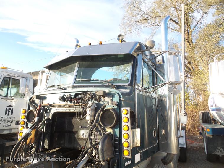 image for item BW9632 1996 Peterbilt 379 truck cab