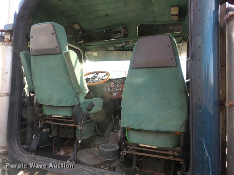 image for item BW9632 1996 Peterbilt 379 truck cab