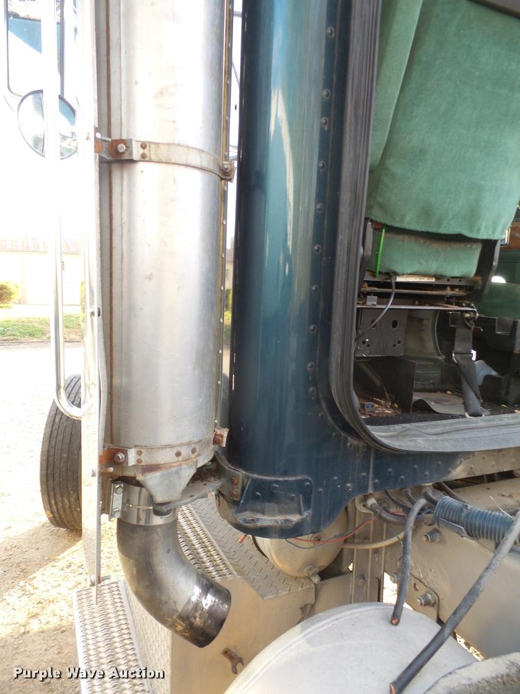 image for item BW9632 1996 Peterbilt 379 truck cab