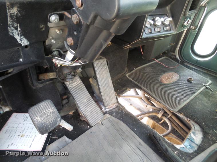 image for item BW9632 1996 Peterbilt 379 truck cab