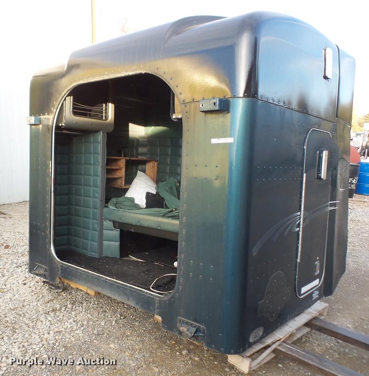 image for item BW9633 1996 Peterbilt Unibilt sleeper