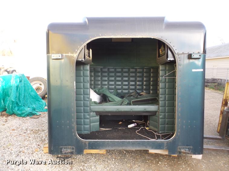 image for item BW9633 1996 Peterbilt Unibilt sleeper