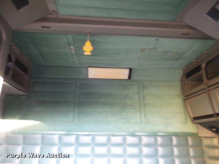 image for item BW9633 1996 Peterbilt Unibilt sleeper