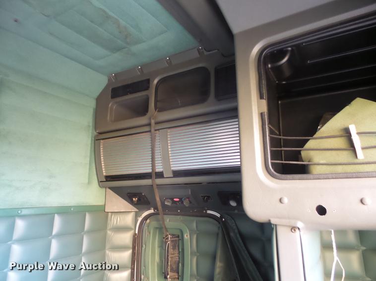 image for item BW9633 1996 Peterbilt Unibilt sleeper