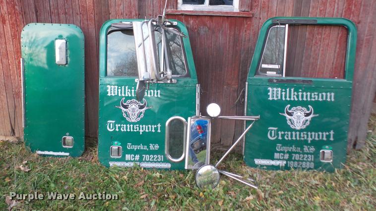 image for item BW9634 2000 Peterbilt 379 parts