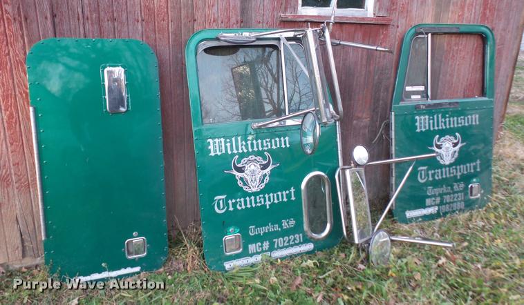 image for item BW9634 2000 Peterbilt 379 parts