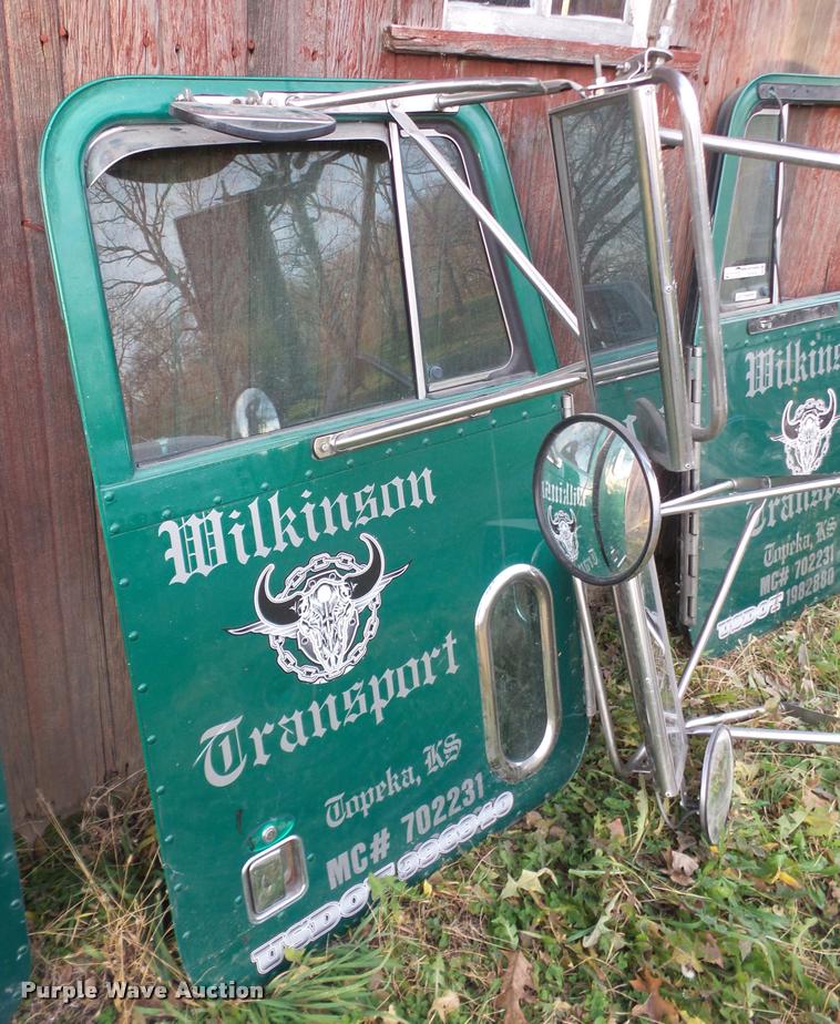 image for item BW9634 2000 Peterbilt 379 parts