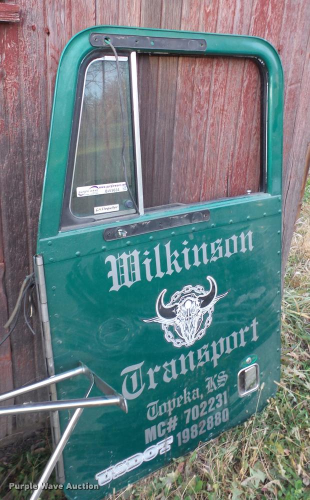 image for item BW9634 2000 Peterbilt 379 parts